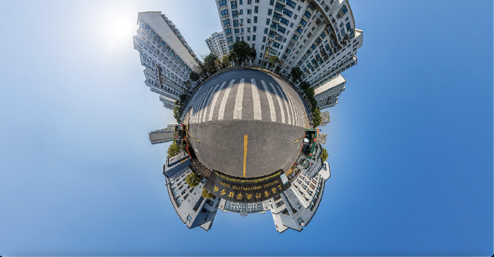 【學(xué)?！可虾Ｐ姓芾韺W(xué)校VR漫游